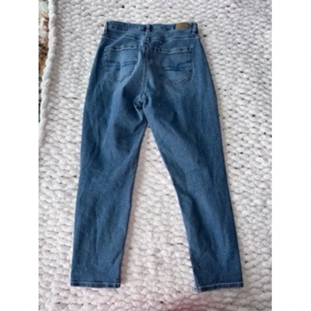 American Eagle Outfitters High Waisted Mom Jeans Medium Wash Size 8